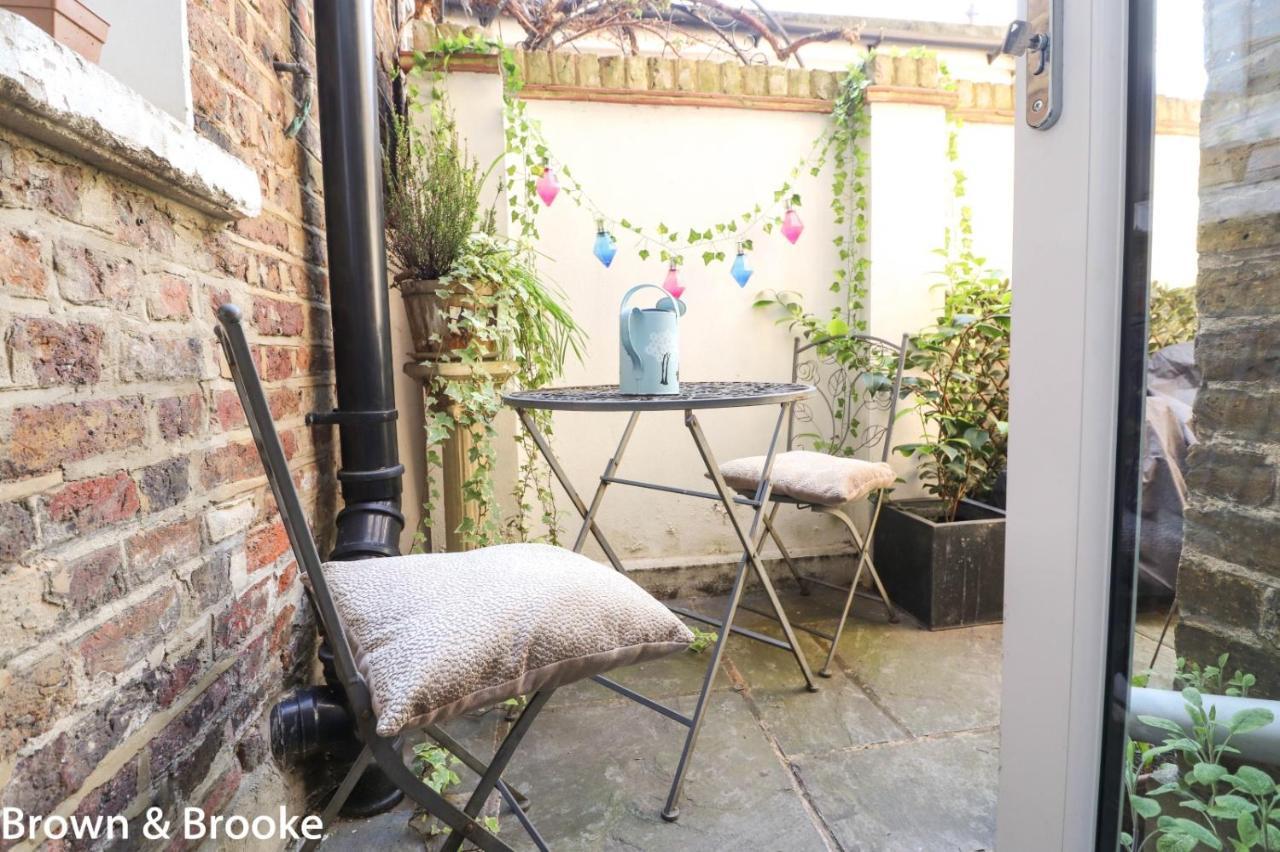 Victorian Charm: Spacious 3-Bed Near London Attractions Villa Exterior photo